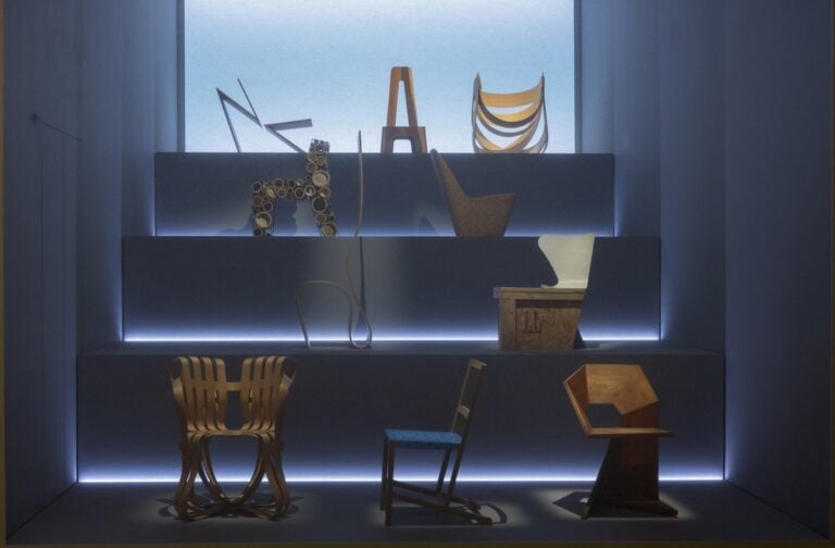 Veduta della mostra “A Chair and You” al Mudac. Medium Space © Lucie Jansch
