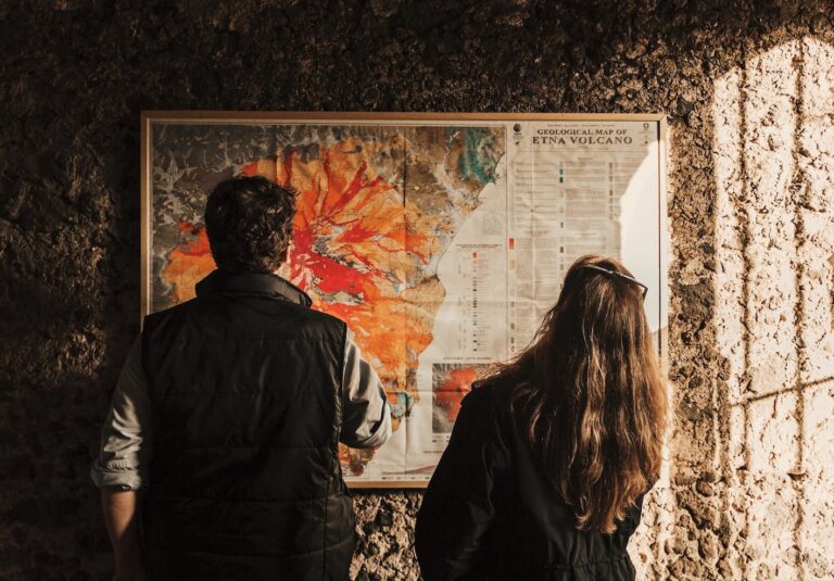 Vito Planeta e Valentina Bruschi che guardano la pianta con le diverse eruzioni dell'Etna. Photo Roselena Ramistella