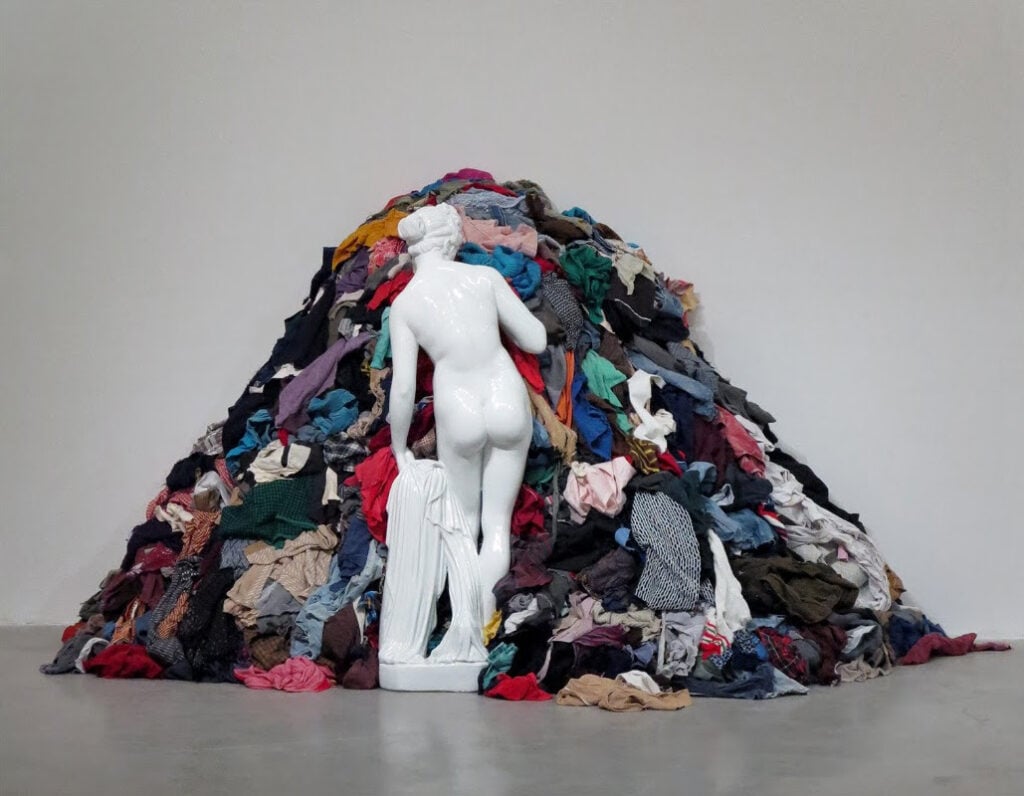 Michelangelo Pistoletto, Venere degli stracci, 1967, cemento, smalto, stracci, photo courtesy Galleria Continua San Gimignano