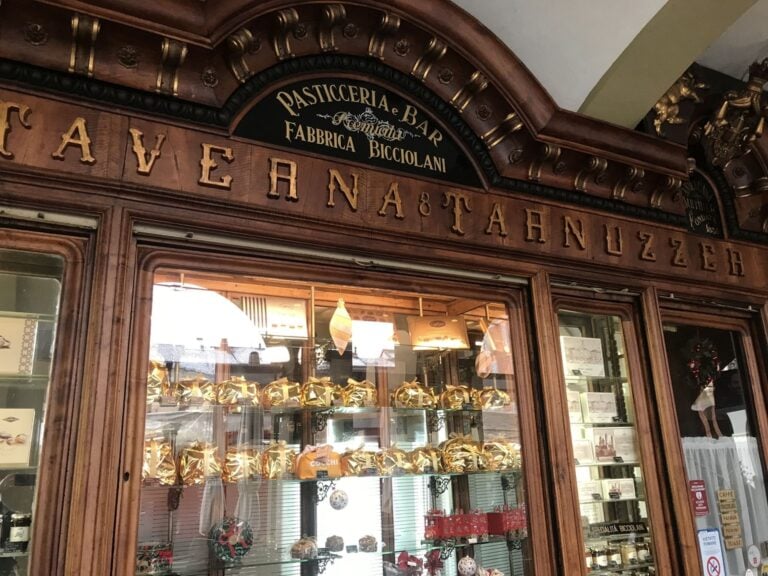 © Photo Dario Bragaglia, Vercelli. Taverna Tarnuzzer in piazza Cavour