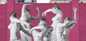 A Milano il muro con i ritratti di donne che hanno vinto il tumore al seno
