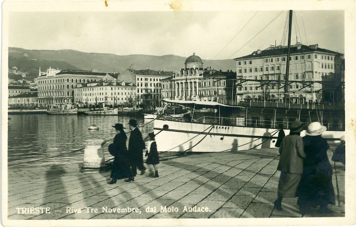 Trieste, Riva 3 Novembre dal molo Audace 