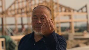 Ai Weiwei invita tutti ad alzare il dito medio contro il potere. Il progetto online