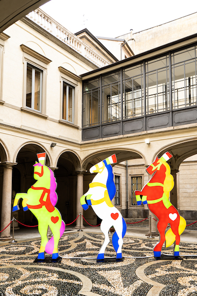 Allestimento a Palazzo Morando, Circus of Love con le sculture di Lodola
