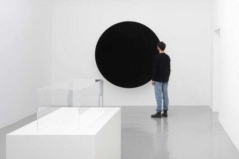 Anish Kapoor and Giulio Paolini, installation view at Galleria Massimo Minini, Brescia. Courtesy the artists and Galleria Massimo Minini. Photo Petrò Gilberti