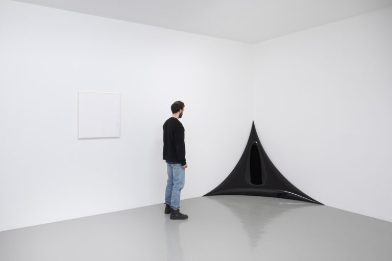 Anish Kapoor and Giulio Paolini, installation view at Galleria Massimo Minini, Brescia. Courtesy the artists and Galleria Massimo Minini. Photo Petrò Gilberti