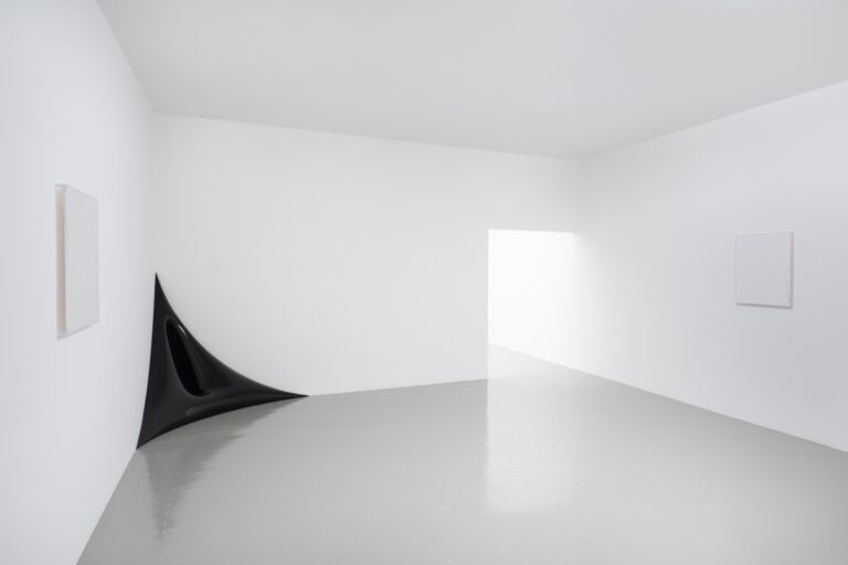 Anish Kapoor and Giulio Paolini, installation view at Galleria Massimo Minini, Brescia. Courtesy the artists and Galleria Massimo Minini. Photo Petrò Gilberti