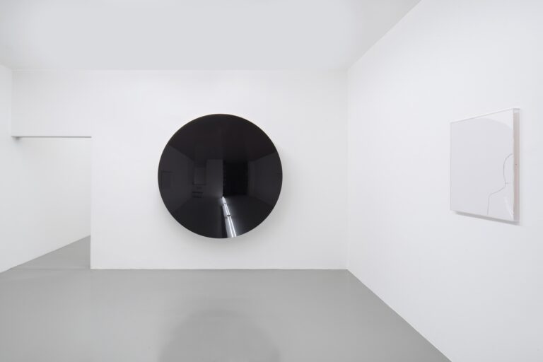 Anish Kapoor and Giulio Paolini, installation view at Galleria Massimo Minini, Brescia. Courtesy the artists and Galleria Massimo Minini. Photo Petrò Gilberti