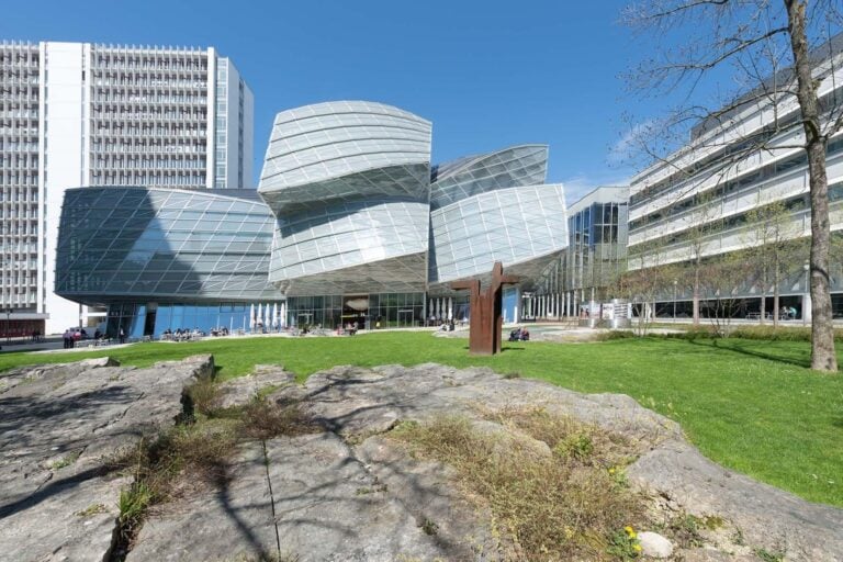 Basilea. Novartis Campus. L'edificio di Frank O. Gehry