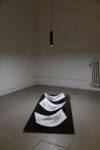 Corinna Gosmaro, Delusional Beliefs, 2023, veduta della mostra presso The Gallery Apart Roma (seminterrato), foto di Giorgio Benni, Courtesy The Gallery Apart Roma