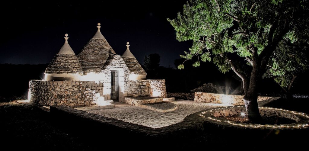 Un trullo pugliese diventa spazio per l’arte e la musica: l’esperienza di Dep Art Out