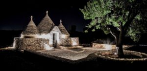 Un trullo pugliese diventa spazio per l’arte e la musica: l’esperienza di Dep Art Out