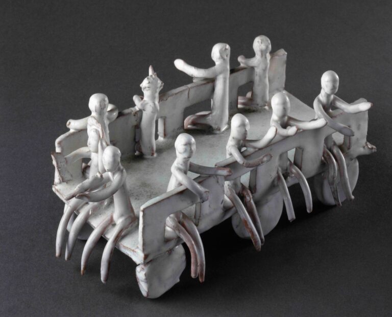 Fausto Melotti, Carretto, 1955 circa, ceramica smaltata policroma, 11 × 24,5 × 17,5 cm, collezione privata, courtesy Hauser & Wirth, photo courtesy Fondazione Fausto Melotti, Milano