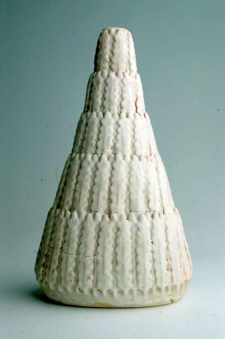 Fausto Melotti, Senza titolo, 1930, ceramica smaltata, 34 × 20 × 13,5 cm, collezione privata, courtesy Hauser & Wirth, photo courtesy Fondazione Fausto Melotti, Milano