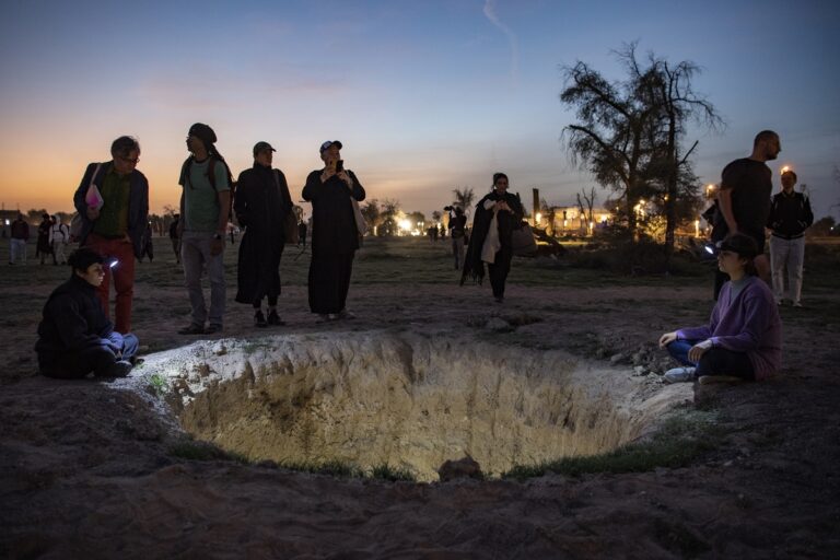 Gabriela Golder, Arrancar Los OjosTear Out the Eyes, 2023. Performance view Sharjah Biennial 15, 2023. Photo Motaz Mawid