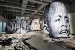 Fotografia, arte pubblica e impegno sociale. JR in mostra a Torino