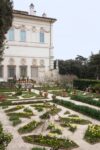 Giuseppe Penone. Gesti universali, Installation view, Gesti vegetali, Giardino dell'Uccelliera 2, Galleria Borghese, Roma ph. S. Pellion © Galleria Borghese