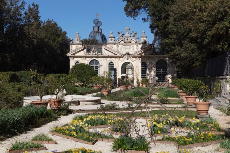 Giuseppe Penone. Gesti universali, Installation view, Giardino dell'Uccelliera 3, Galleria Borghese, Roma ph. S. Pellion © Galleria Borghese