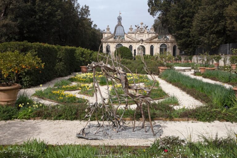 Giuseppe Penone. Gesti universali, Installation view, Pensieri di foglie,Giardino dell'Uccelliera, Galleria Borghese, Roma ph. S. Pellion © Galleria Borghese