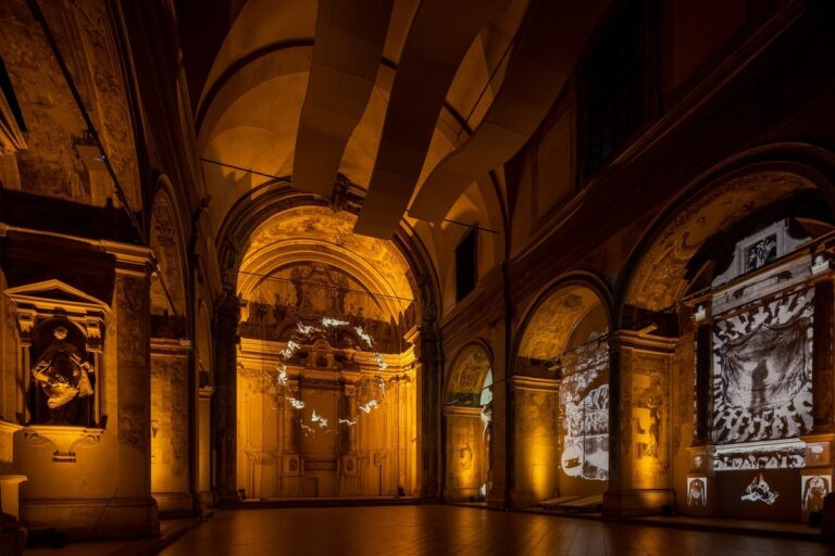 Gonzalo Borondo, Settimo Giorno, installation view at Chiesa di San Mattia, Bologna, 2023. Photo Roberto Conte