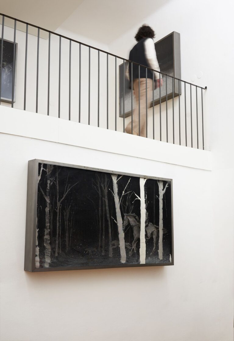 Gonzalo Borondo, Settimo Giorno, installation view at MAGMA gallery, Bologna, 2023