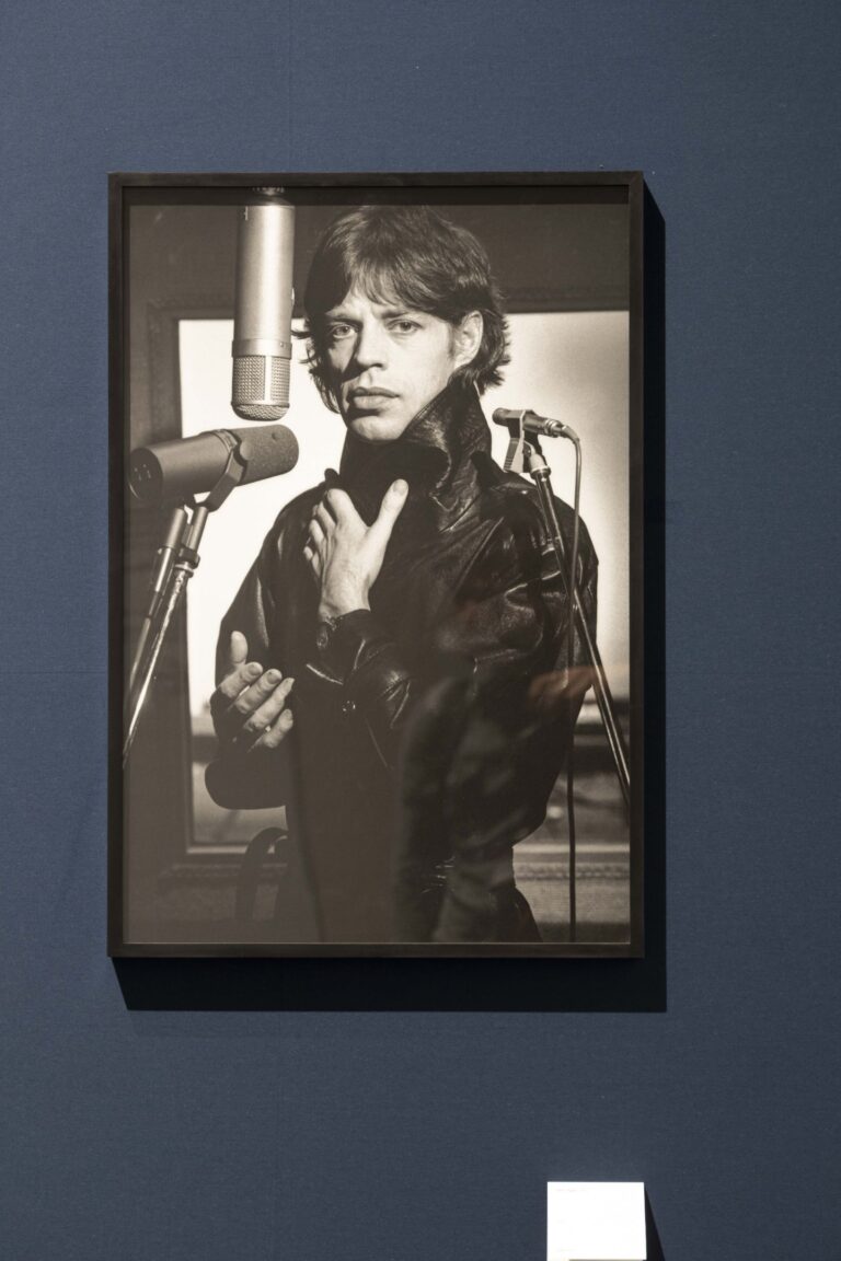 Helmut Newton, Mick Jagger. Paris, 1977. Foto di Luca Zanon © Helmut Newton Foundation