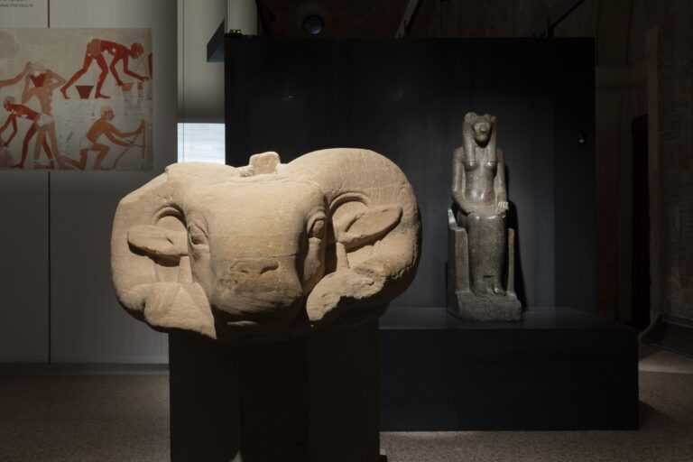 I creatori dell’Egitto eterno. Scribi, artigiani e operai al servizio del faraone, installation view at Basilica Palladiana, Vicenza, 2023. Credit Luca Zanon