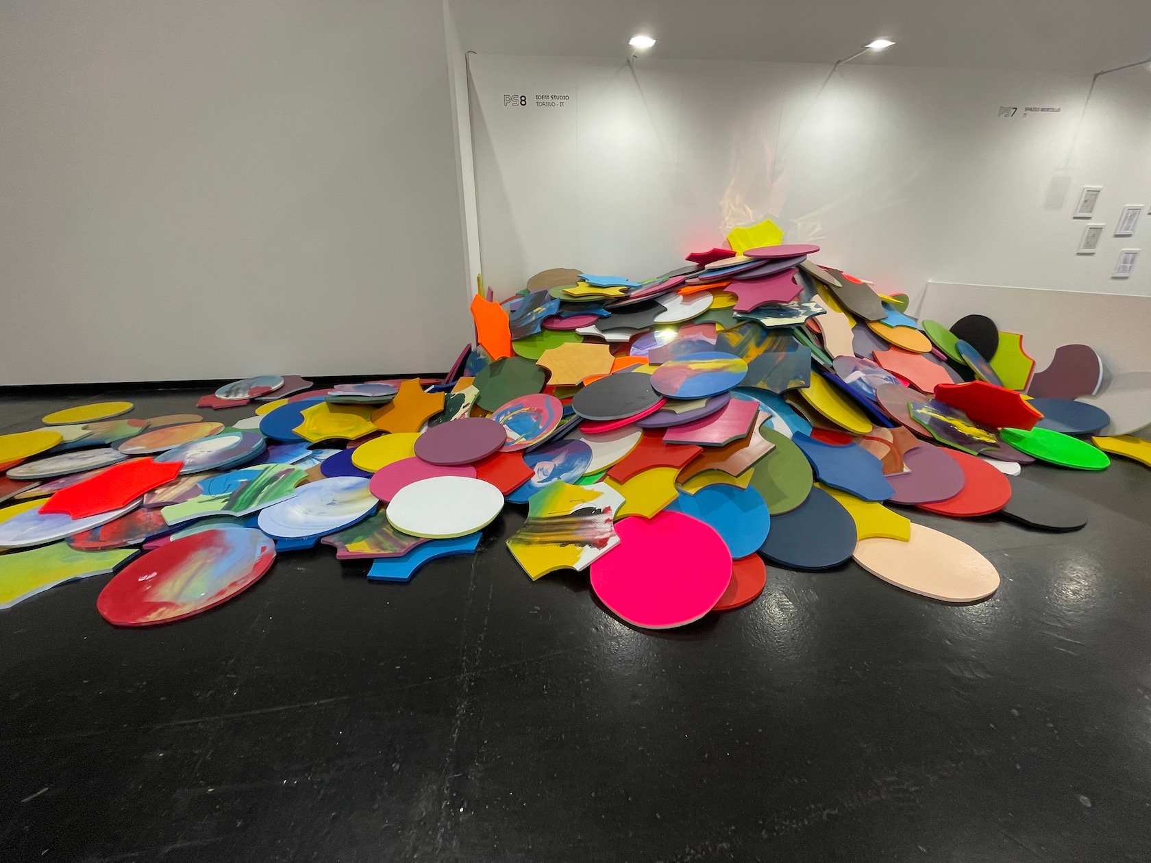 Idem Studio, installation view at (un)fair 2023, Milano, foto di Alberto Villa