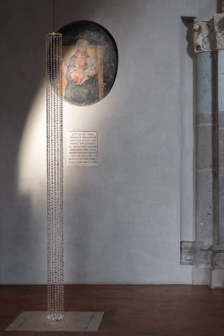 Nina Carini, Aperçues, installation view at Basilica di San Celso, Milano, 2023. Courtesy l'artista. Photo Lorenzo Palmieri
