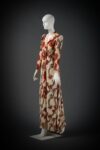 Ossie Clark, dress, 1970 ca. Textile designer Celia Birtwell, Candy Flowers and Floating Daisy. Archivio Massimo Cantini Parrini