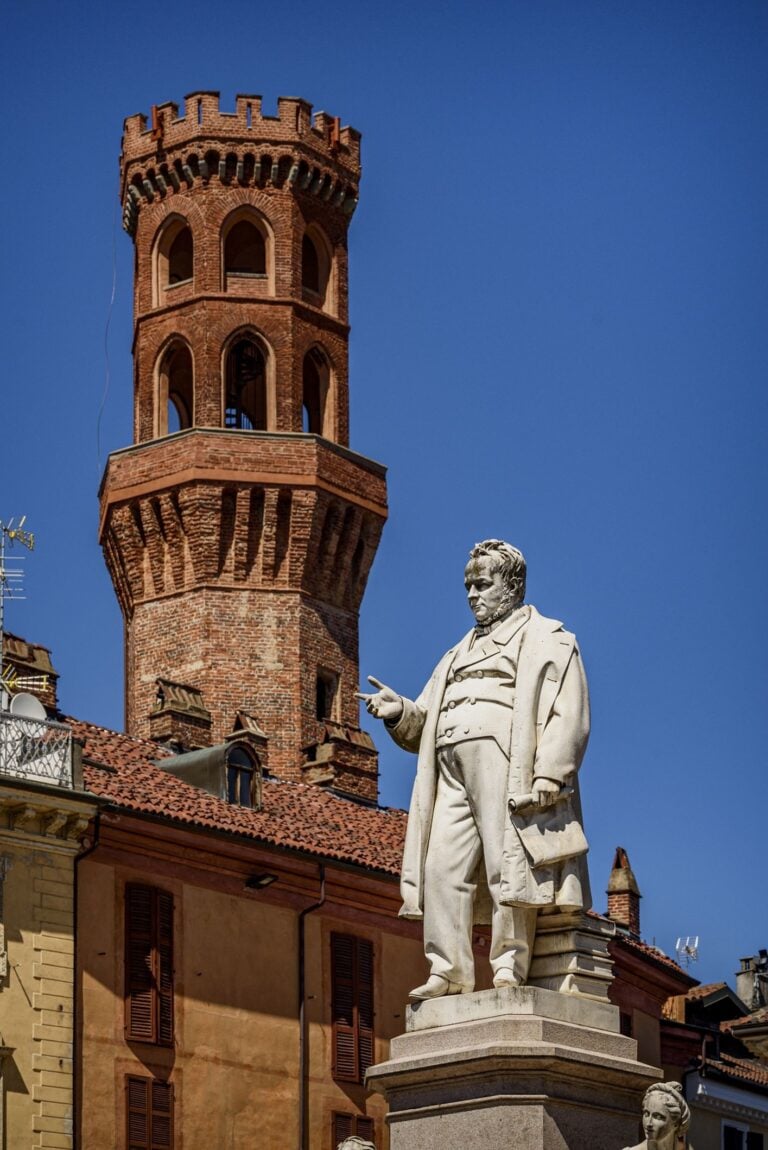 Piazza Cavour, Torre dell'Angelo