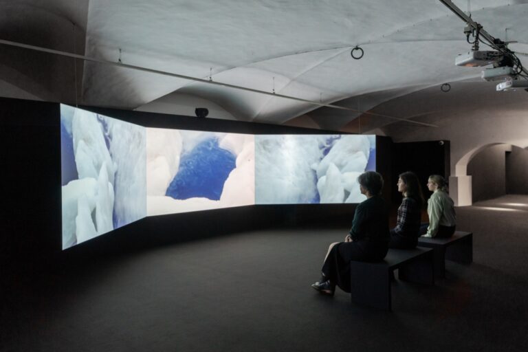 Reaching for the Stars. Da Maurizio Cattelan a Lynette Yiadom Boakye, installation view a Palazzo Strozzi, Firenze ©Ela Bialkowska, OKNO studio