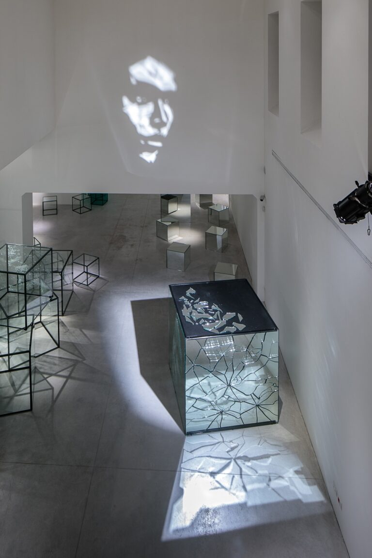 Simon Berger, Shattering Beauty, installation view at Museo del Vetro, Murano, 2023. Credit Francesco Allegretto