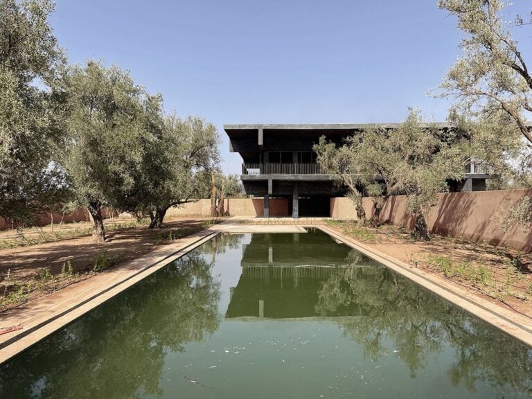 VG13 Architects, Villa a Marrakech, Marocco. Vista lato piscina © Alberto Rossi (VG13 Architects)