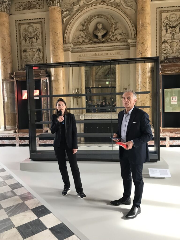 © Photo Dario Bragaglia, L'Argent dans l'art. Monnaie de Paris. Il curatore Jean Michel Bouhours durante la presentazione della mostra
