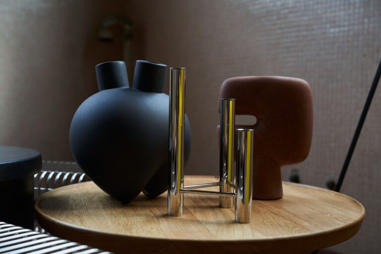 101CPH, Sumo vase and tribal vase, Skovby 3x table. Photo Federico Floriani