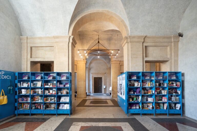 Il bookshop dell’Accademia di Francia a Roma cambia volto coi filosofi di Tlon