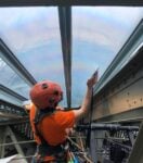 Kimsooja, Test d’installation To Breathe par JADE, entre deux coupole, Galeries Lafayette Paris Haussmann, 2022 © Galeries Lafayette