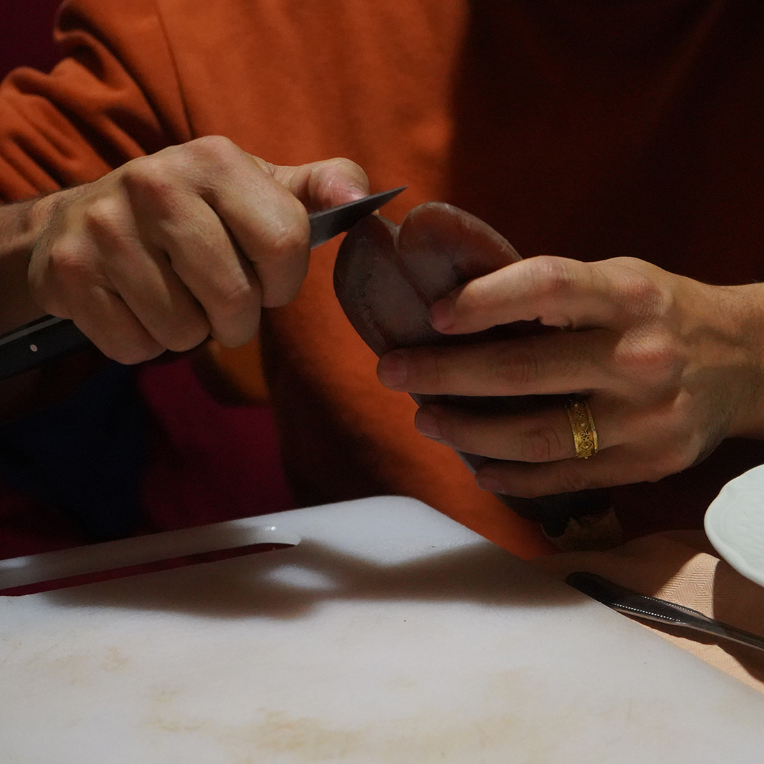 Dettaglio di una bottarga prodotta e processata a Cabras. Foto © Lemonot