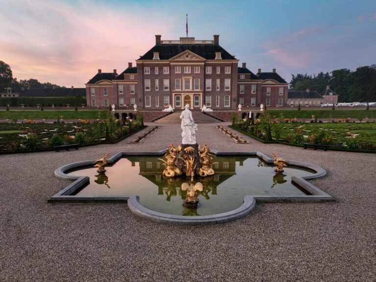 La reggia vista dal giardino all’italiana. Courtesy Paleis Het Loo