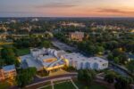 Veduta aerea, in rendering, dell'Arkansas Museum of Fine Arts. Photo Tim Hursley