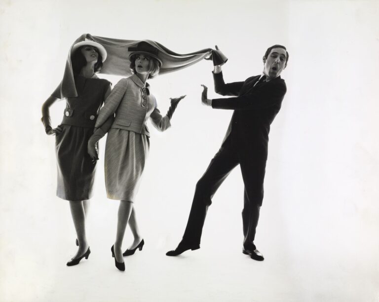 BERT STERN, Actor and director Anthony Newley playing with two models, 1963, Vogue © Condé Nast