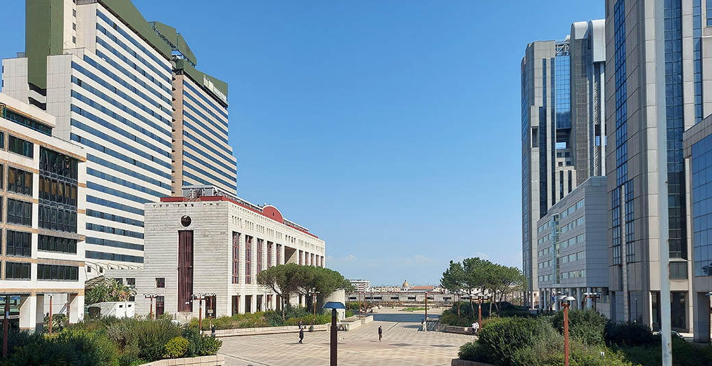 Centro Direzionale prospettiva dell’asse verde verso piazza Togliatti, marzo 2023. Foto Carlo De Cristofaro