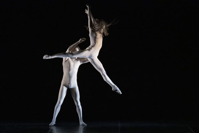 Duo d'Eden, coreografia di Maguy Marin. Foto Riccardo Panozzo