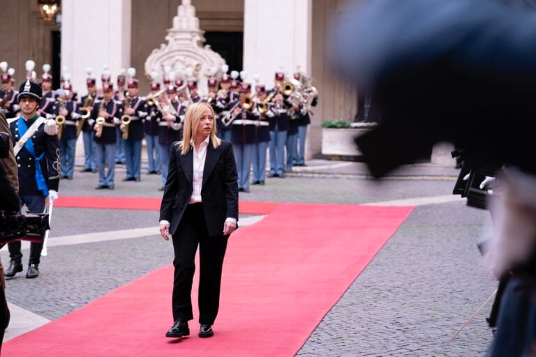 Giorgia Meloni veste Giorgio Armani per i suoi primi look da capo del governo