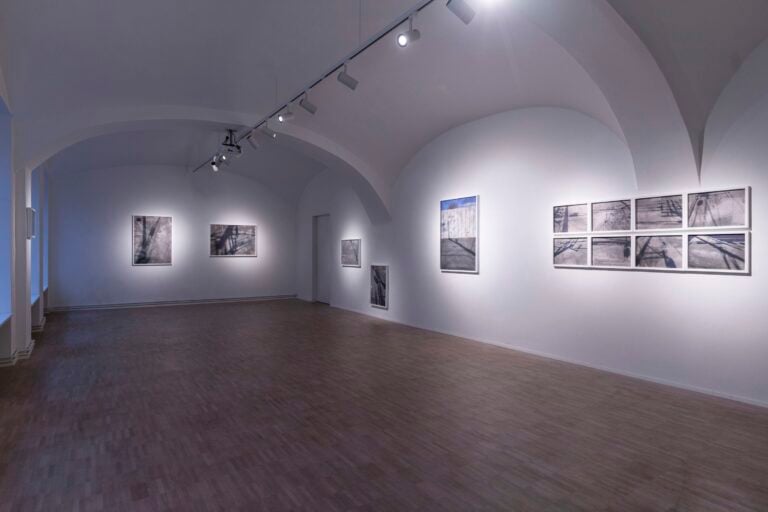 Hana Usui, Electric Shadows, installation view at Kunstraum Feller, Vienna, 2023. Foto Pablo Chiereghin