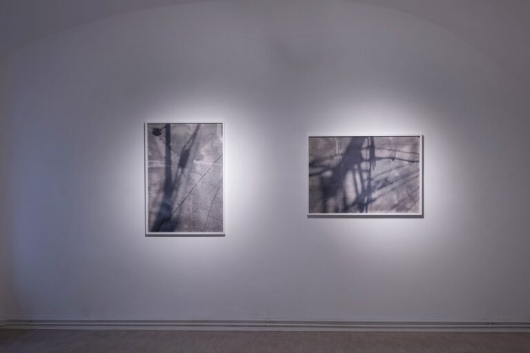 Hana Usui, Electric Shadows, installation view at Kunstraum Feller, Vienna, 2023. Foto Pablo Chiereghin