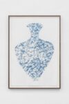 Hannah Rowan, Desert Vessel, cianotipia su carta cotone, 2021, 102 x 76 cm, crediti Galleria C+N Canepaneri