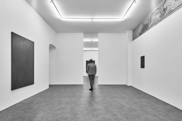 Hermann Bergamelli, Valgua, 2023, installation view. Courtesy A+B Gallery, Brescia. Photo Petrò Gilberti