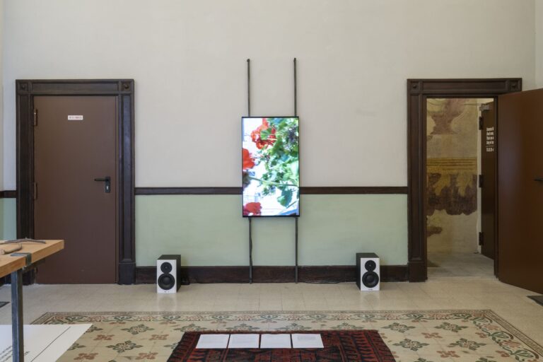 Jimmie Durham. And now, so far in the future That no one will recognize Any of my jokes, installation view at Fondazione Morra Greco, Napoli, 2022. Photo credits Amedeo Benestante, Fondazione Morra Greco